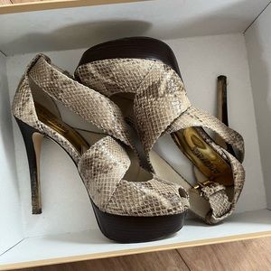 MICHAEL Michael Kors Embossed Leather Heels - Size 5